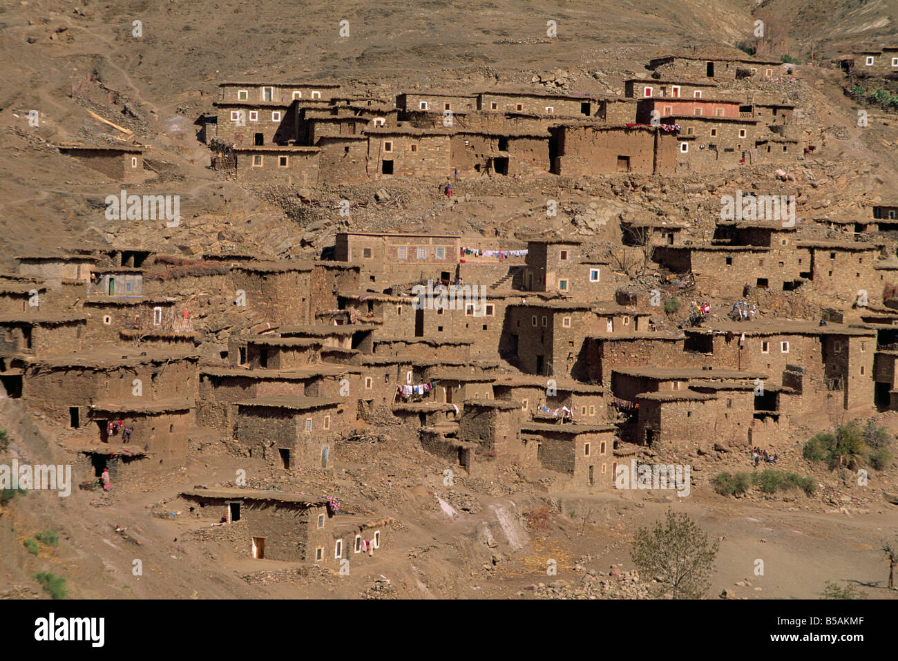 Berber Dorf aus Stein und Erde in der Nähe von Tizi N Tichka Pass hohe Atlasgebirge Marokko Afrika D Maxwell Stockfoto