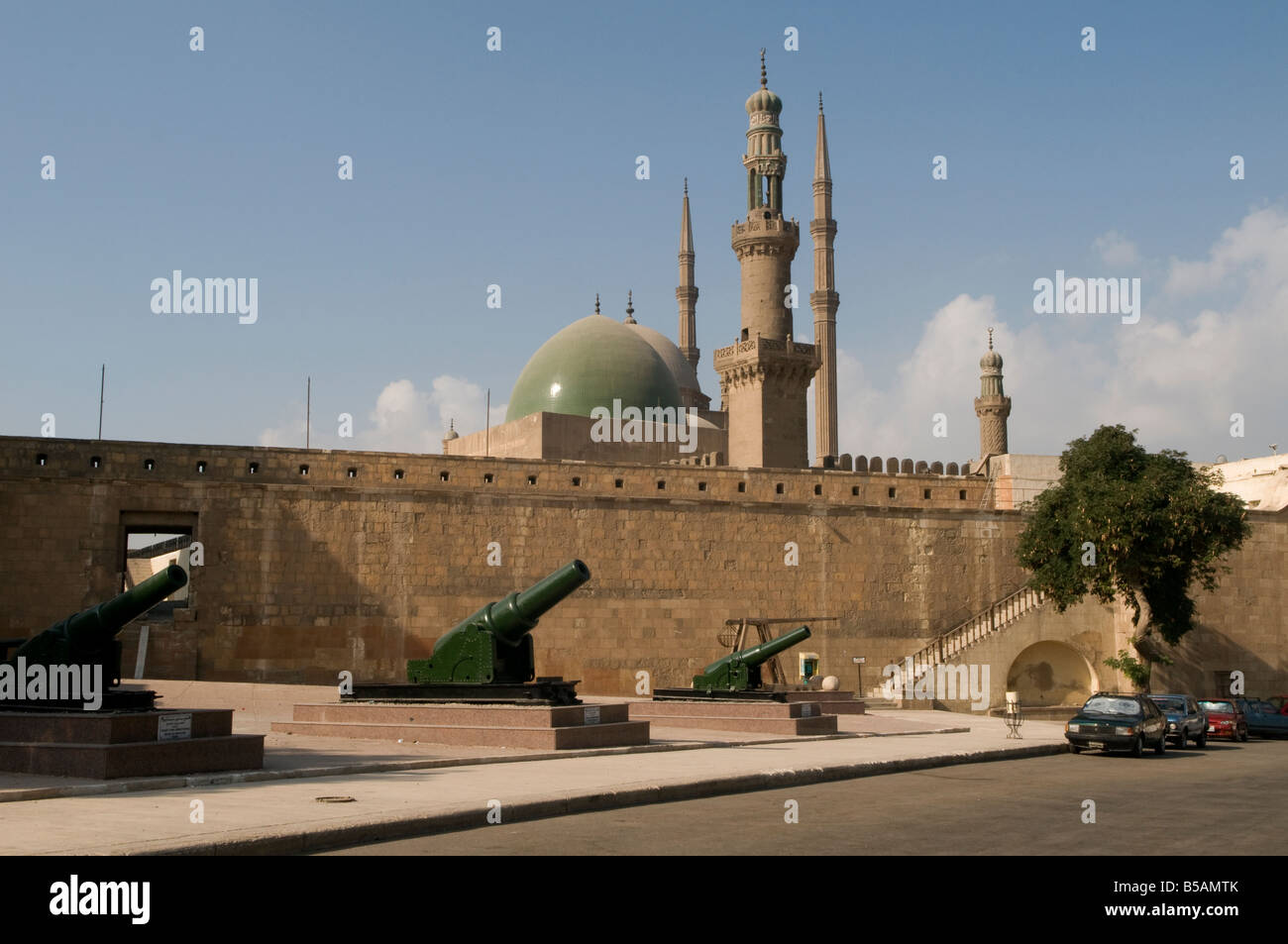 Kuppel und Minaretten von Sultan al-Nasir Muhammad ibn Qala'un Moschee Saladin oder Salaḥ ad-stammeskonföderation Zitadelle einen mittelalterlichen islamischen Festung in Kairo, Ägypten Stockfoto