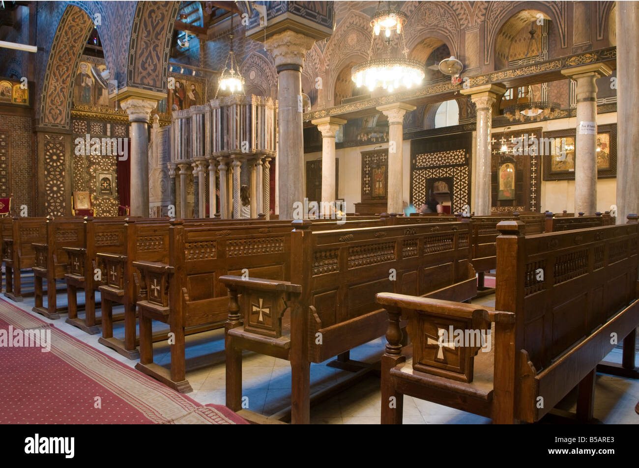 Das Innere der koptisch-orthodoxen Kirche der Heiligen Barbara in der Koptischen viertel Kairo Ägypten Stockfoto