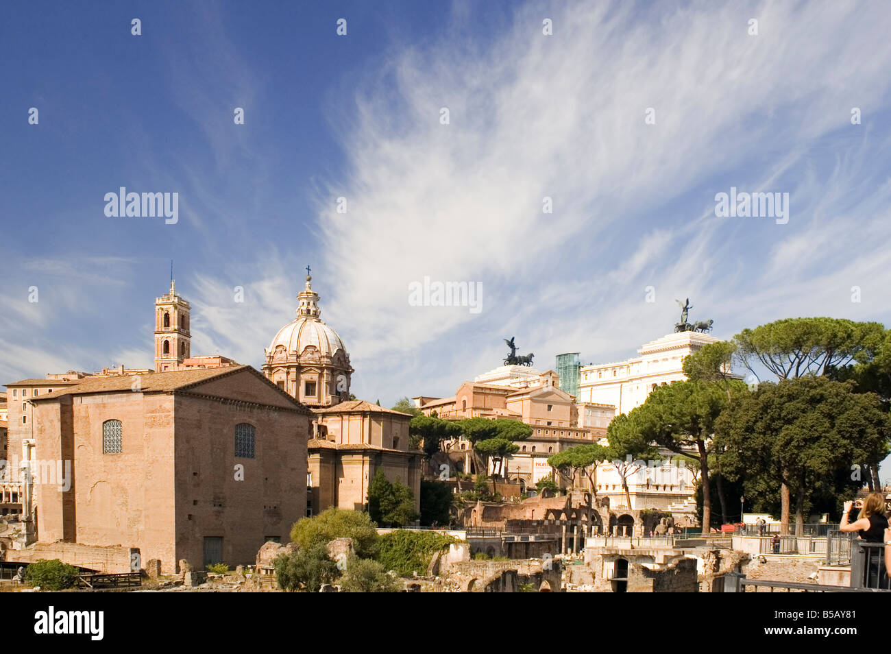 Italien ältere römische Forum am blauen Himmel Stockfoto
