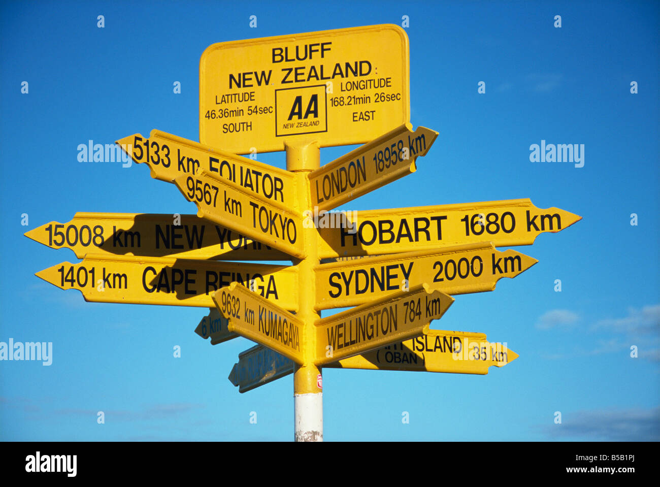 Wegweiser zu Städten auf der ganzen Welt am südlichsten Punkt des Landes, Bluff, Southland, Südinsel, Neuseeland Stockfoto