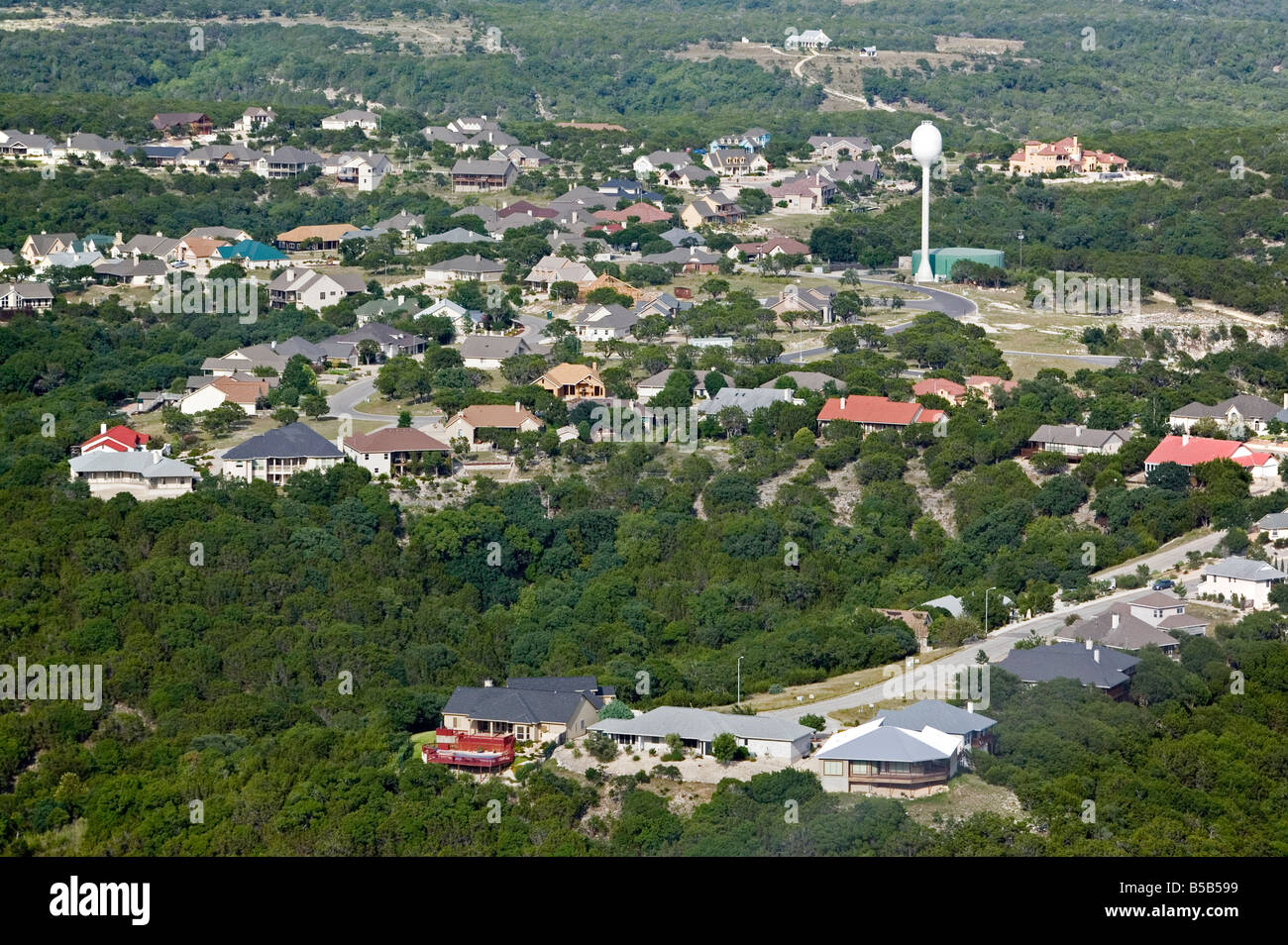 Luftbild oben Kerrville Texas Nachbarschaft Wasserturm vorbei instandgehalten Stockfoto
