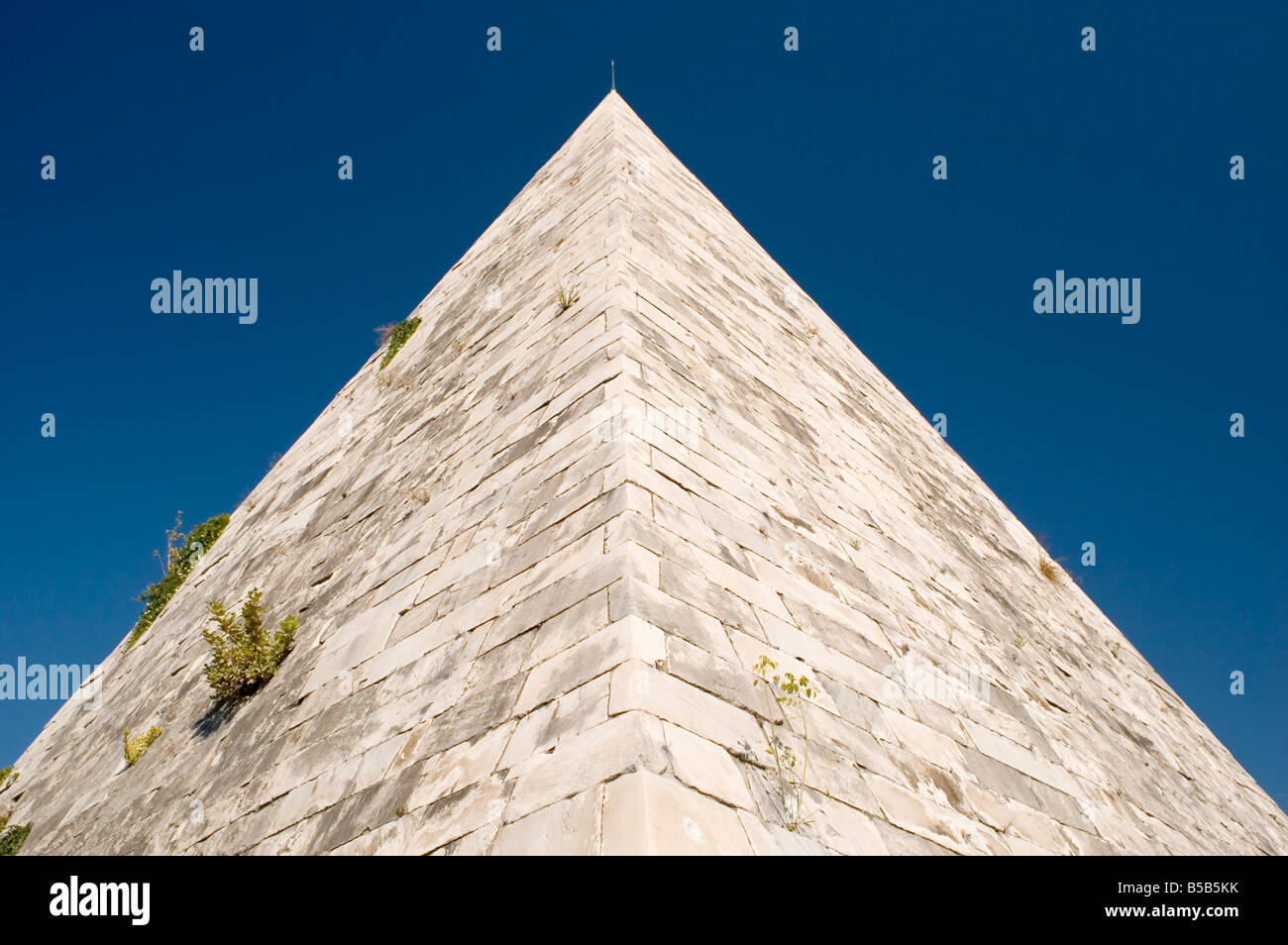 Italien ältere Steinpyramide in Rom Stockfoto