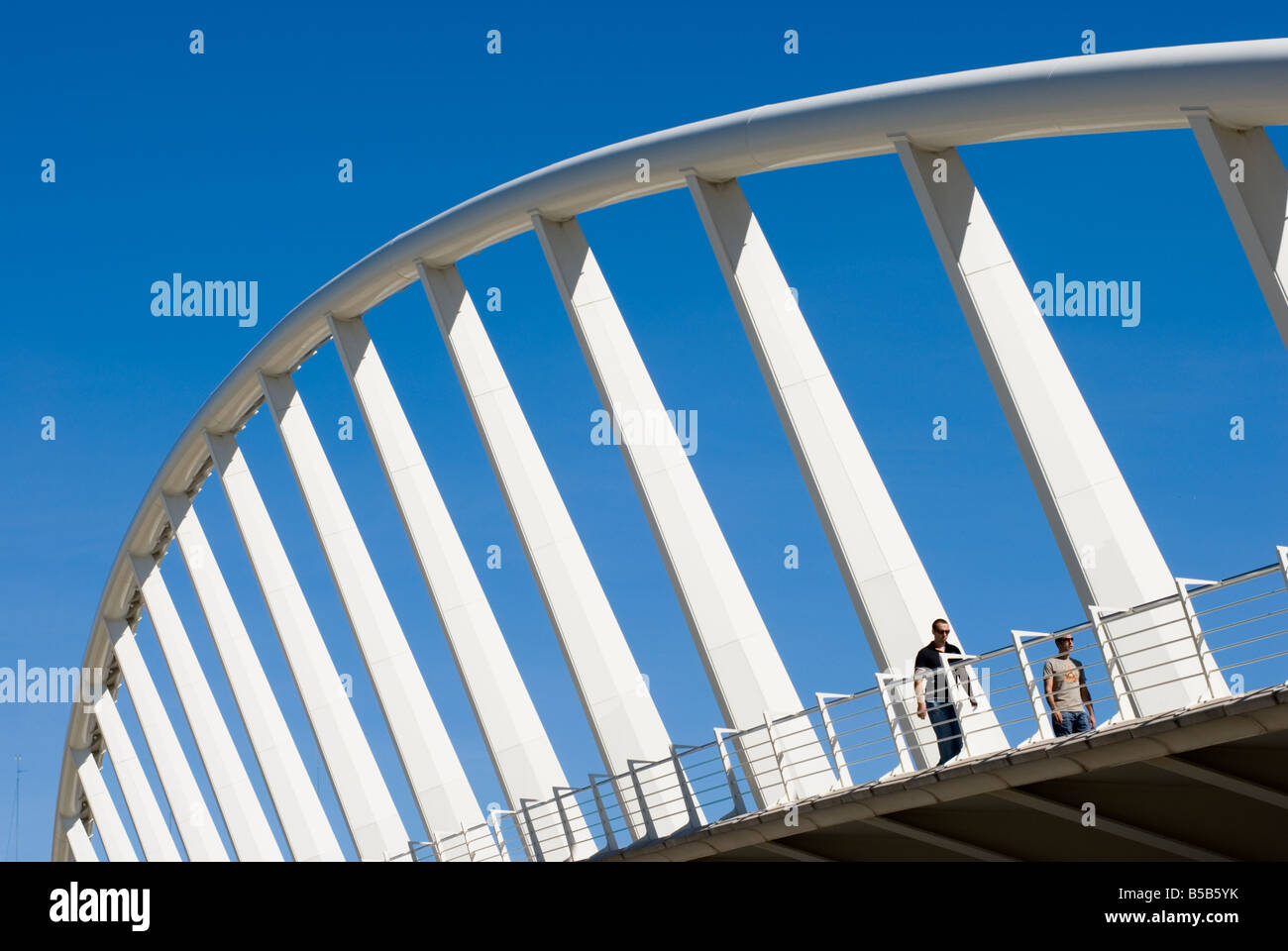 Puente De La Exposicion von berühmten valencianischen Architekten Santiago Calatrava entworfen. Valencia, Spanien Stockfoto