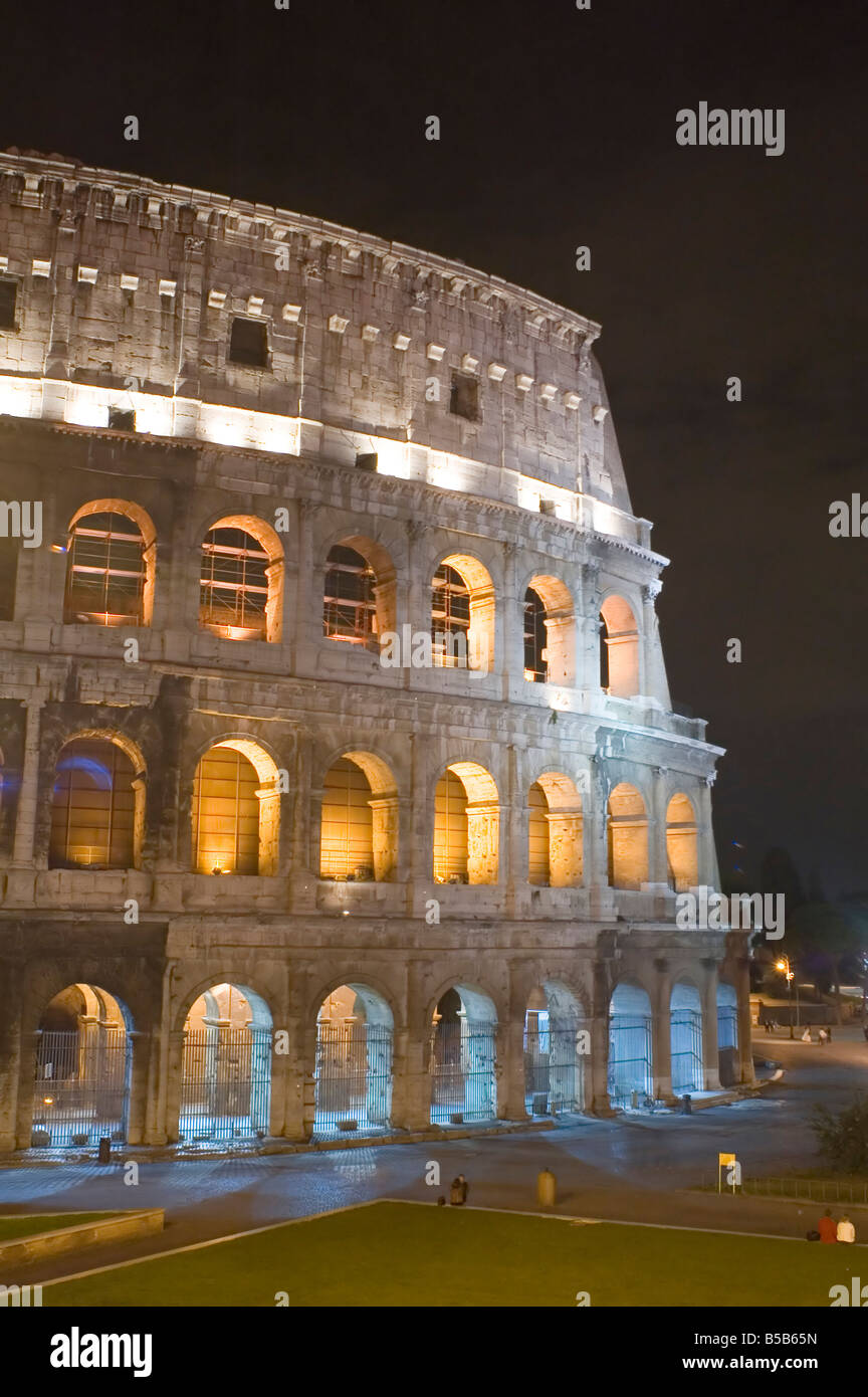 Italien ältere Amphitheater Kolosseum in Rom Stockfoto