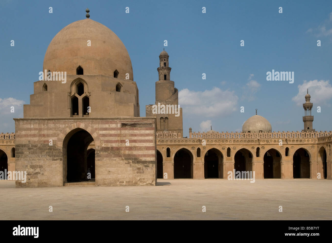 Die Spirale Minarett und Waschung Brunnen (sabil) der Ibn Tulun Moschee die älteste Moschee in Kairo überleben in seiner ursprünglichen Form, Ägypten Stockfoto
