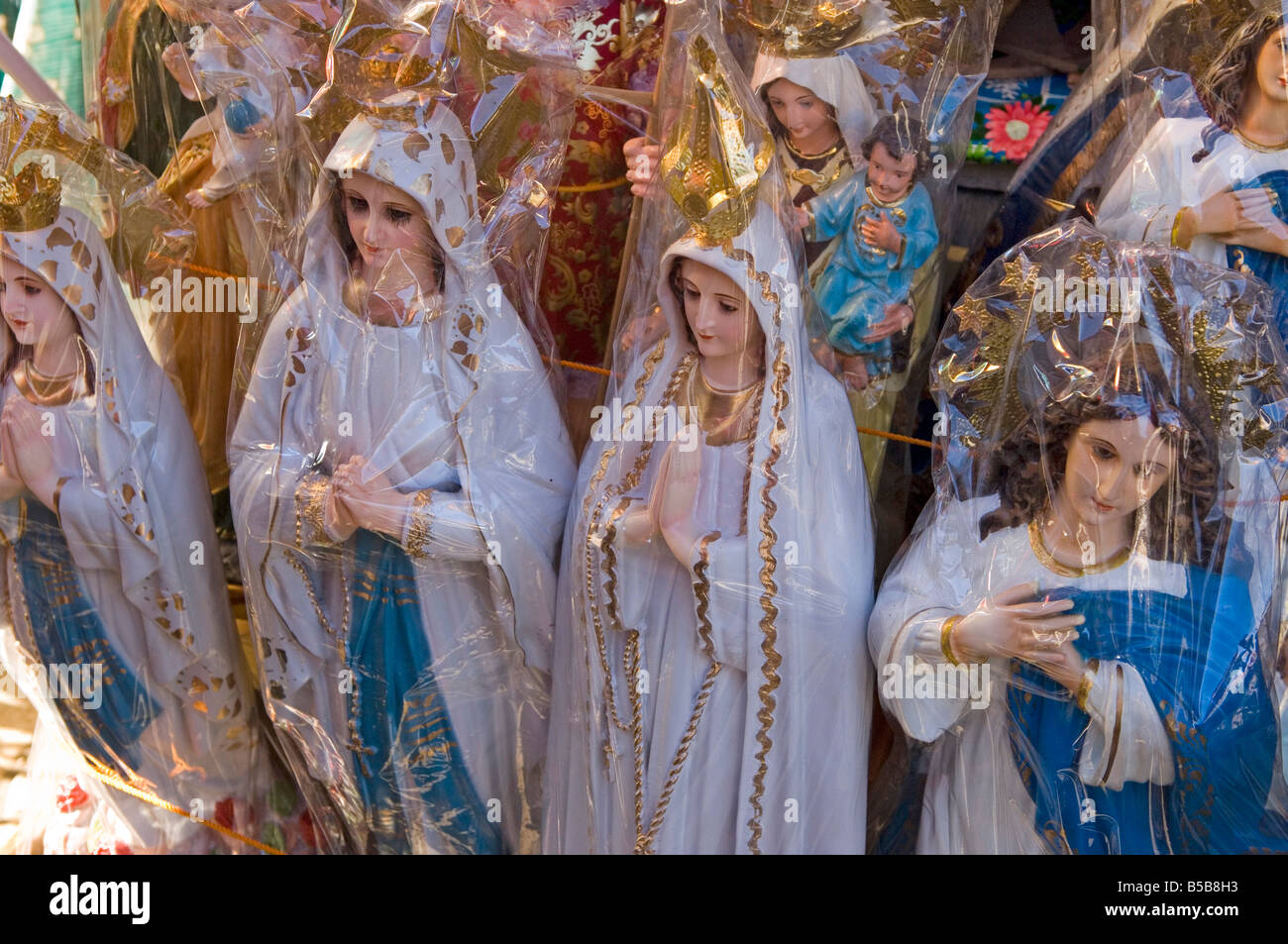 Die Jungfrau Maria Statuen, Basilica Minore Del Santo Nino, Cebu City, Insel Cebu, Philippinen, Südostasien Stockfoto