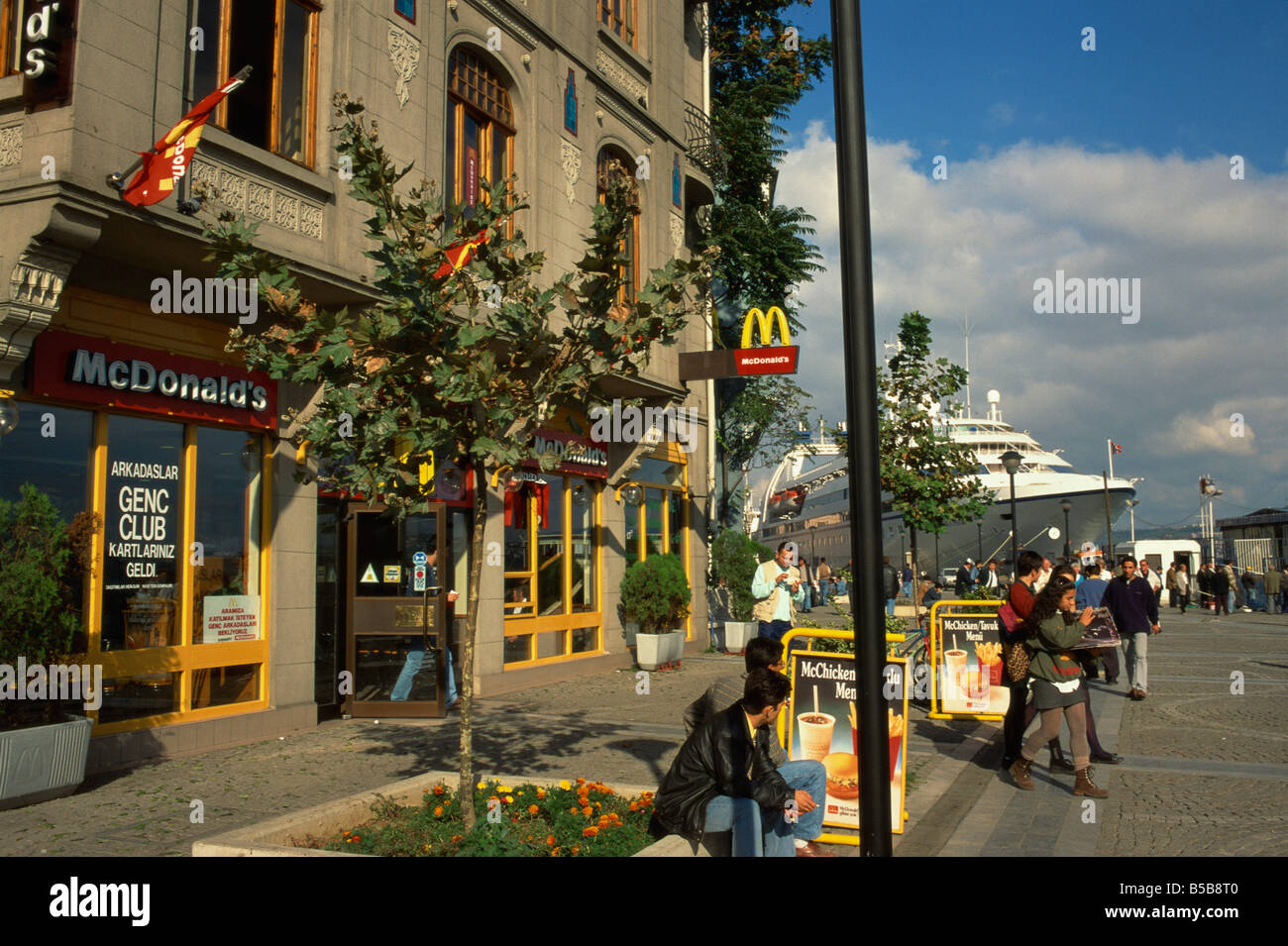 McDonalds, lassen Sie am Hafen Istanbul Türkei Europa Stockfoto