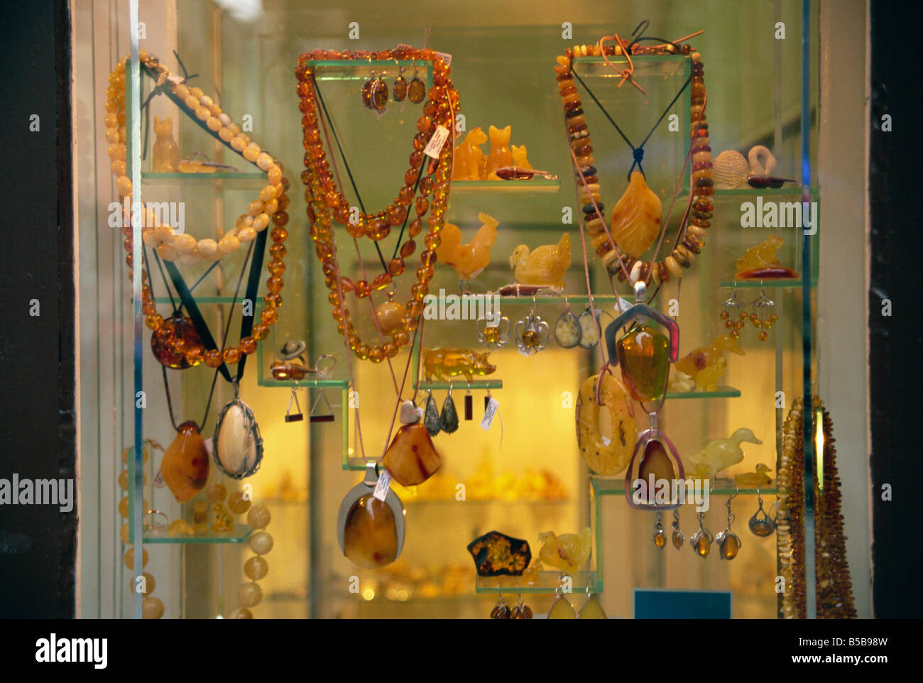 Schmuck An Und Verkauf In Der Nähe Bernsteinschmuck Zu Verkaufen Stockfotos und -bilder Kaufen - Alamy