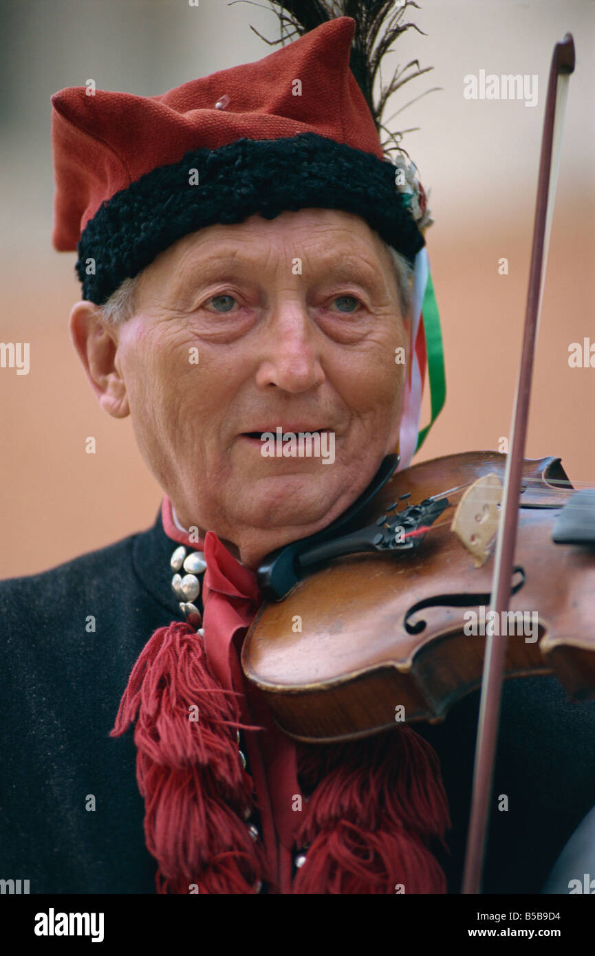 Musiker in Nationaltracht Krakau Polen G Hellier Stockfoto Musiker in Nationaltracht Krakau Polen G Hellier Stockfoto