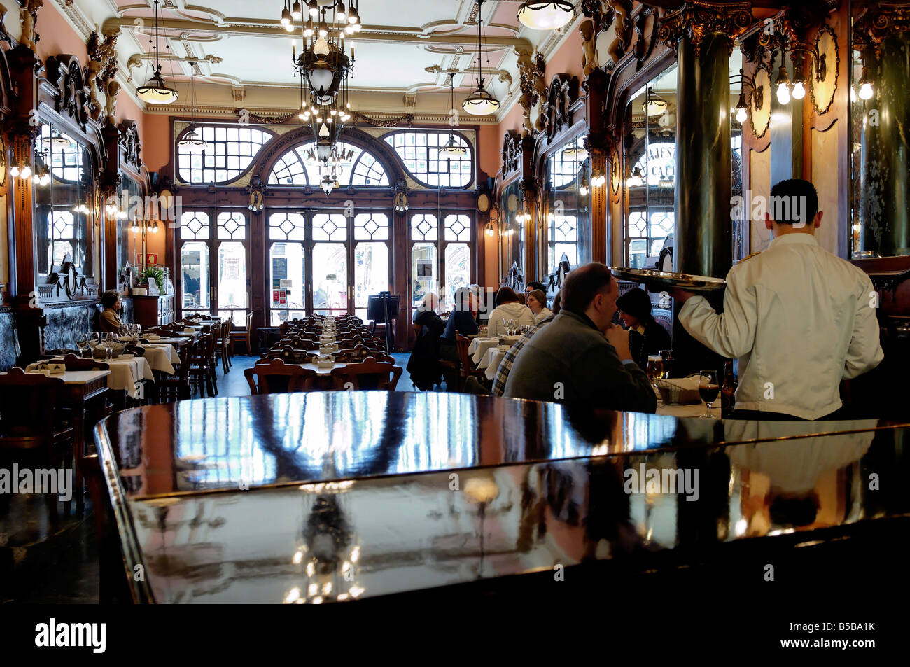 Beruhmte Majestic Cafe Erinnert An Den Anfang Des 20 Jahrhunderts Rua Santa Catarina Porto Portugal Europa Stockfotografie Alamy