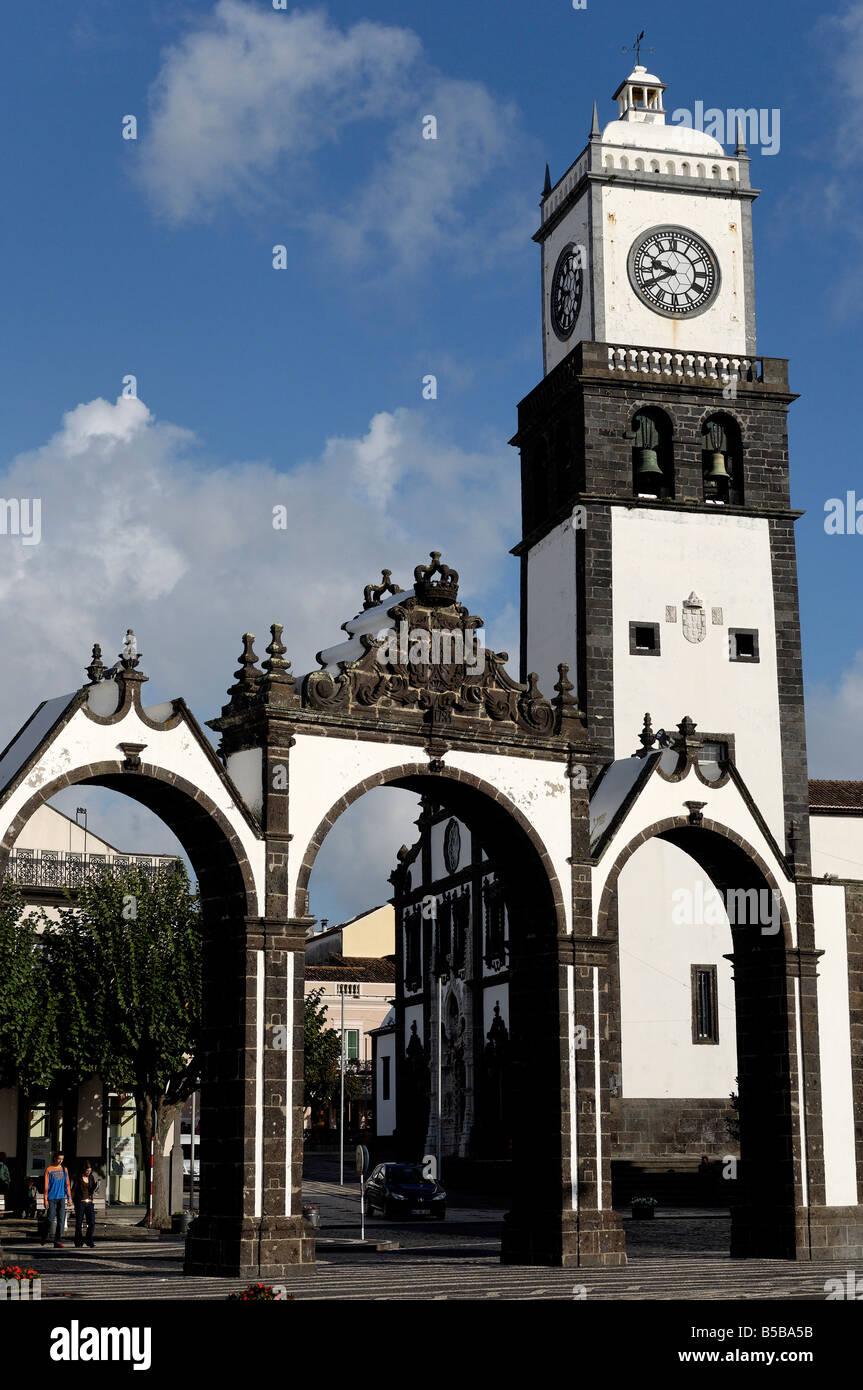 Die drei Bögen, symbolische alten Tore der Stadt, Ponta Delgada, Sao Miguel Island, Azoren, Portugal, Europa Stockfoto