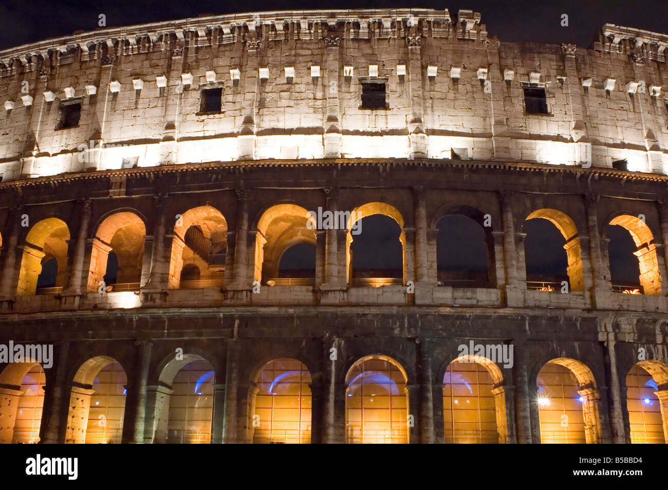 Italien ältere Amphitheater Kolosseum in Rom Stockfoto