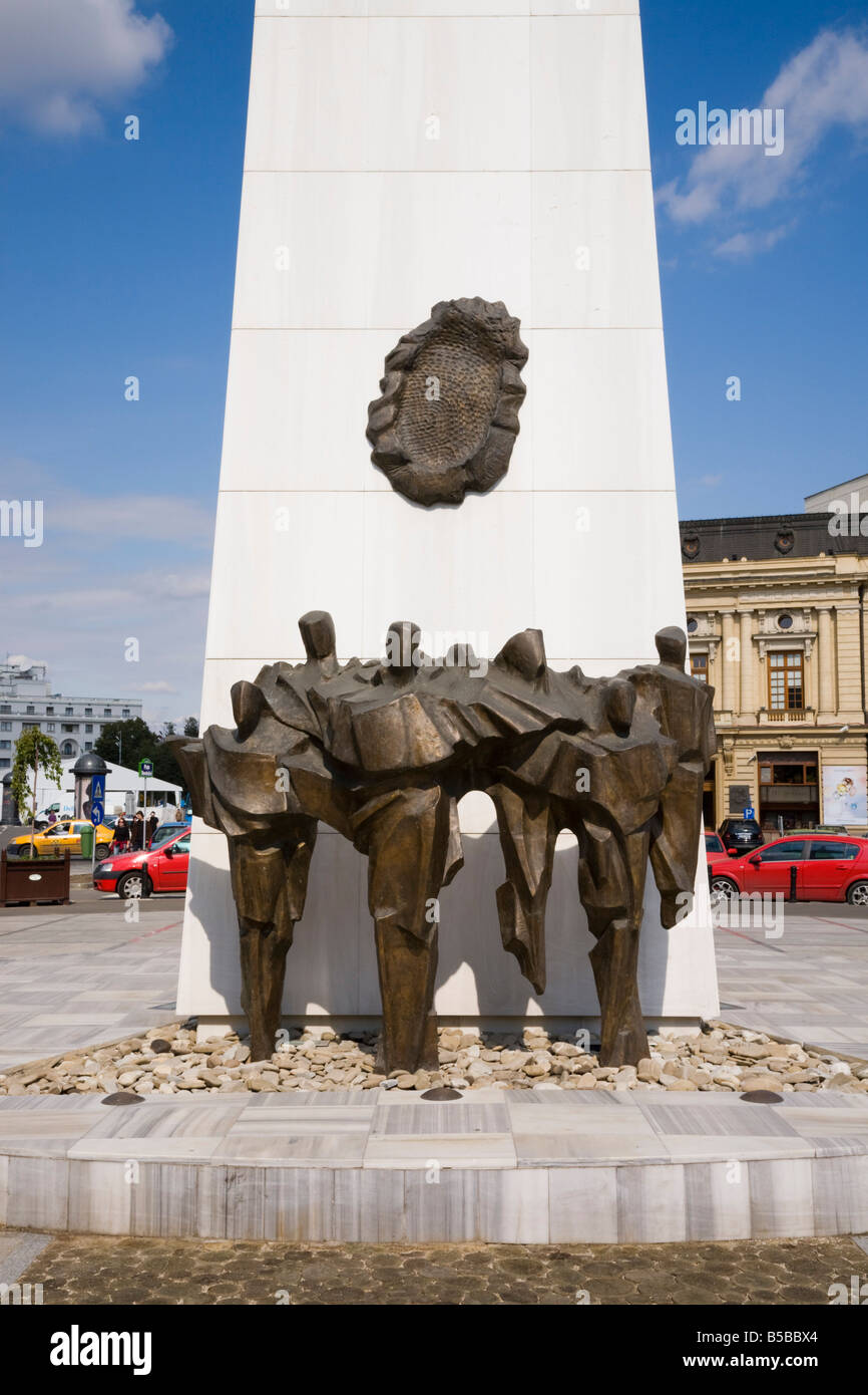 Bukarest Rumänien Revolution Denkmal und Bronze Statuen-Denkmal für die 1989 tot in Revolution Square im Stadtzentrum Stockfoto