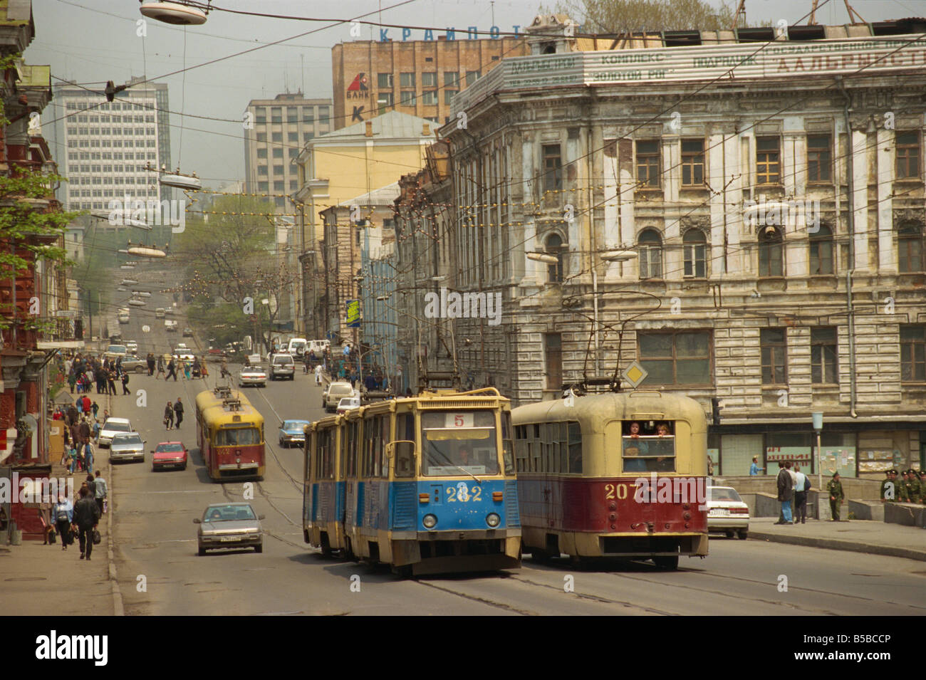 Straßenbahnen in der Straße Wladiwostok russischen Fernen Osten Russland Europa Stockfoto