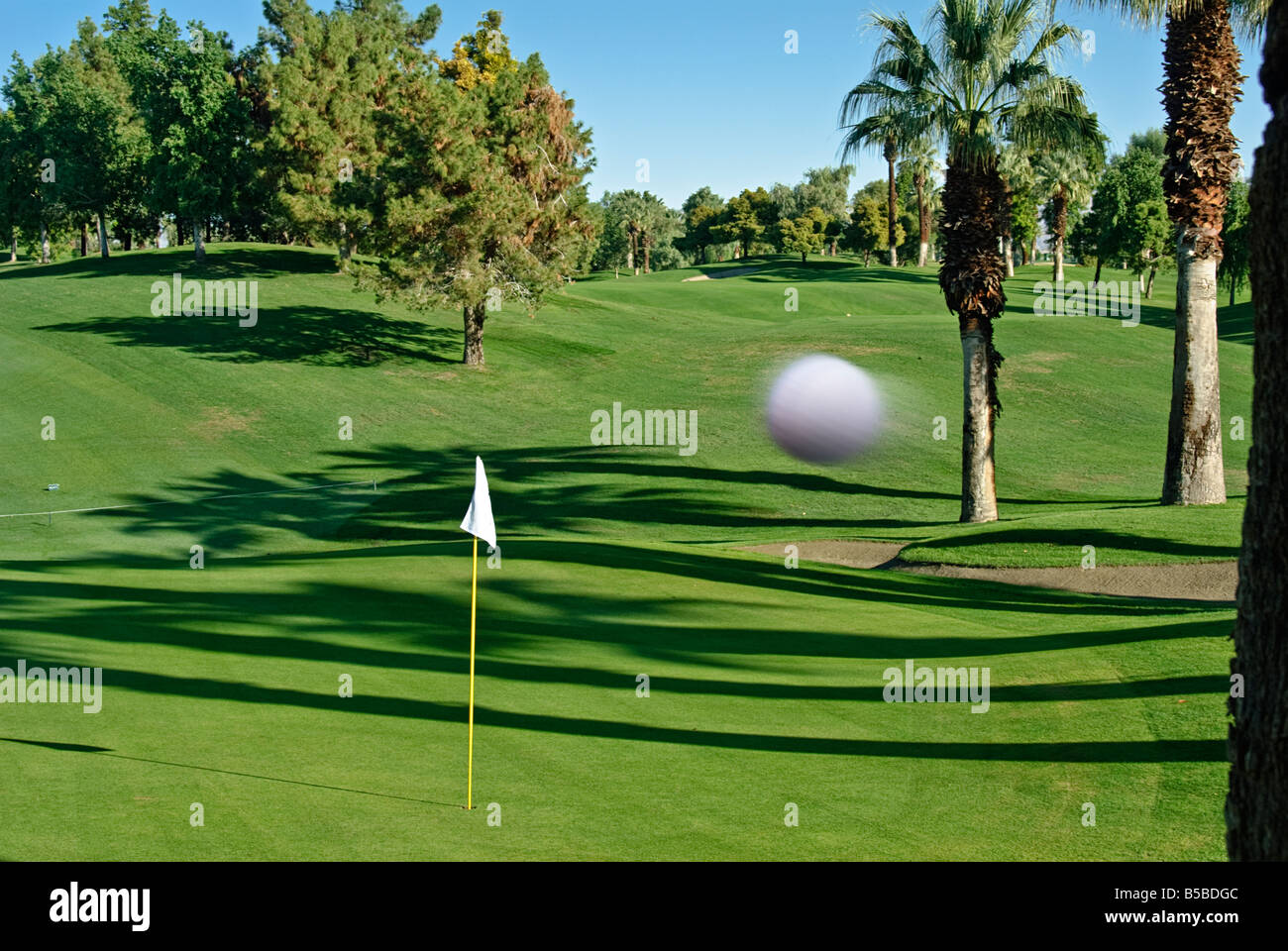Desert Springs Golfplatz JW Marriott Resort & Spa Palm Desert CA Marriot Golf in der Nähe von Palm Springs CA ball landen grünen Palmen Stockfoto