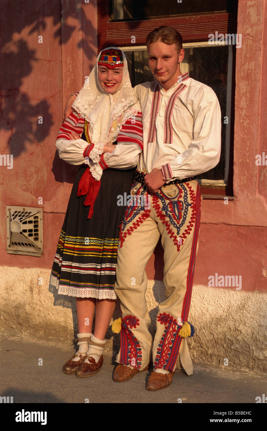 Paar in traditionellen slowakischen Tracht, Kezmarok, Slowakei, Europa Stockfoto