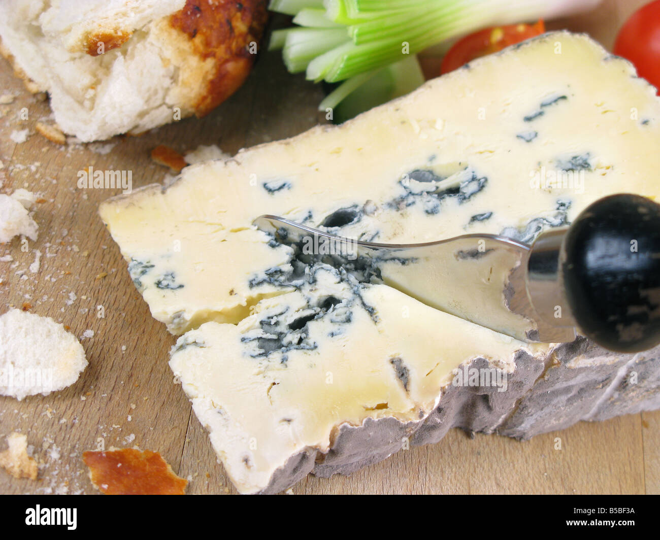 Ein Keil von Lancashire Blacksticks weißen Käse. Stockfoto