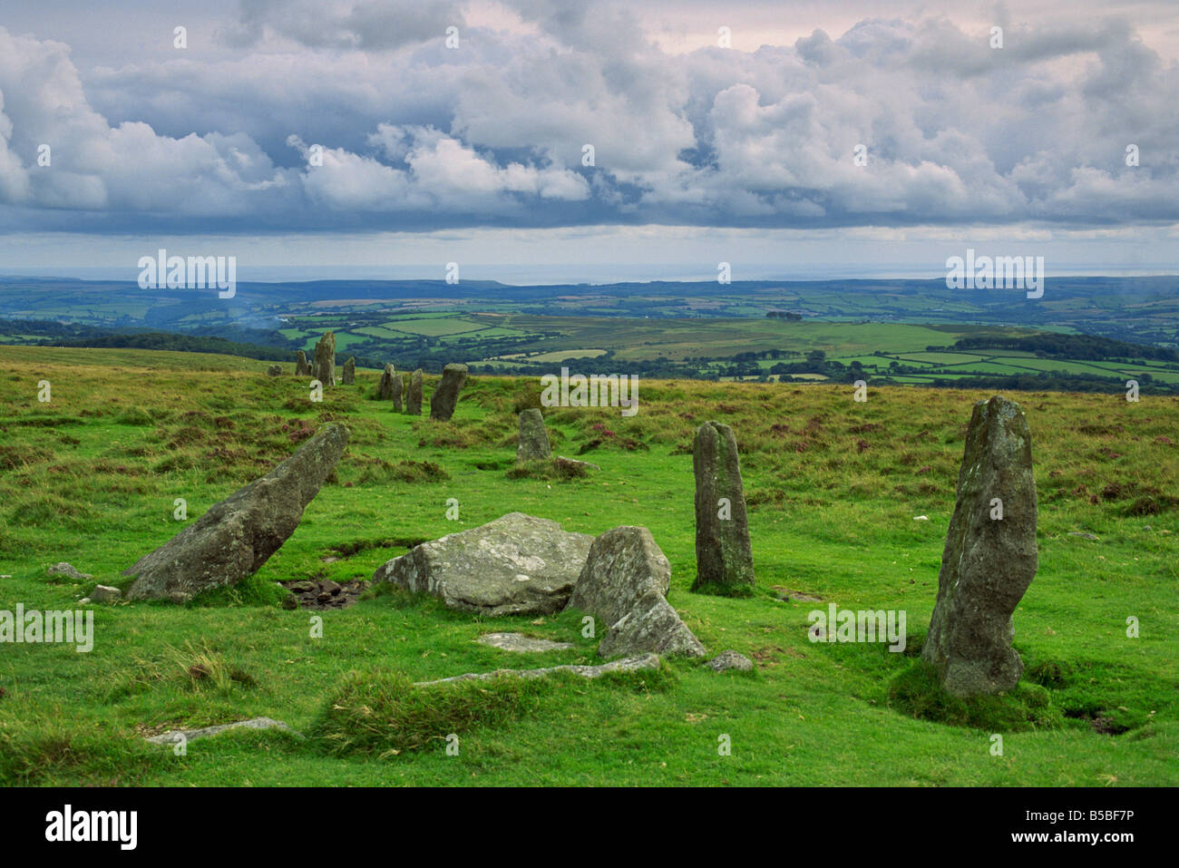 Stein-Zeile am Stall Moor, Nationalpark Dartmoor, Devon, England, Europa Stockfoto