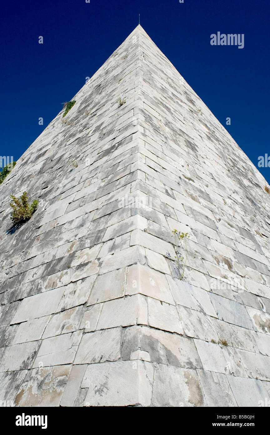 Italien ältere Steinpyramide in Rom Stockfoto