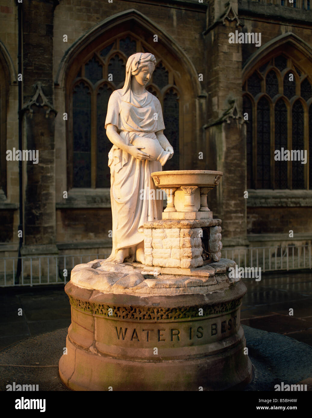 Statue außerhalb Bad Abtei Bath Avon England England Europa Stockfoto
