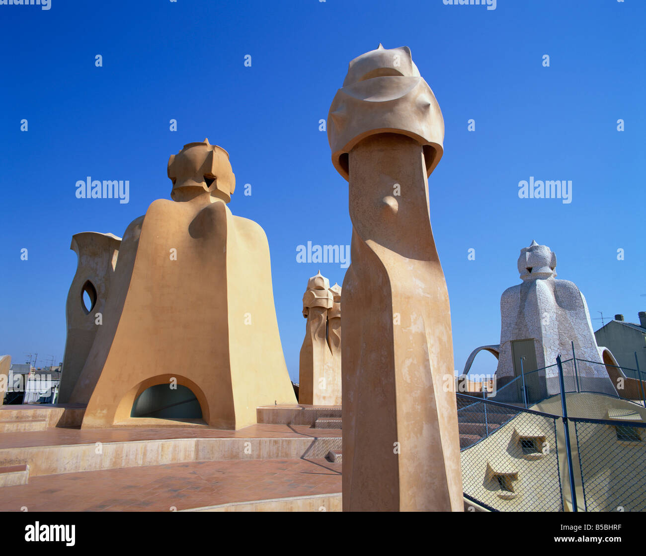 Dach Und Schornsteine Der Casa Mila Ein Gaudi Haus In Barcelona