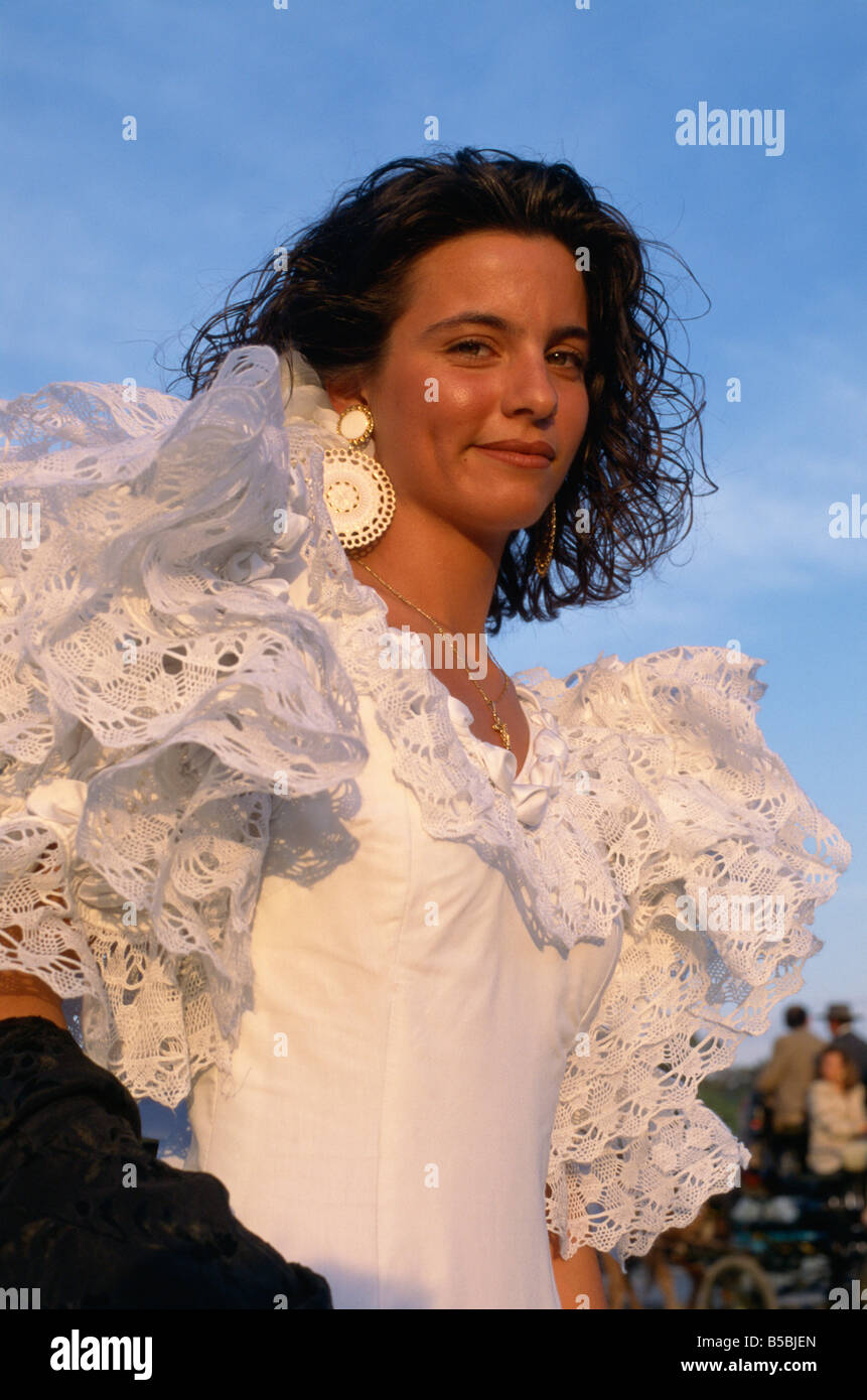 Frau in Flamenco-Kleid April Messe Sevilla Andalusien Spanien Europa Stockfoto