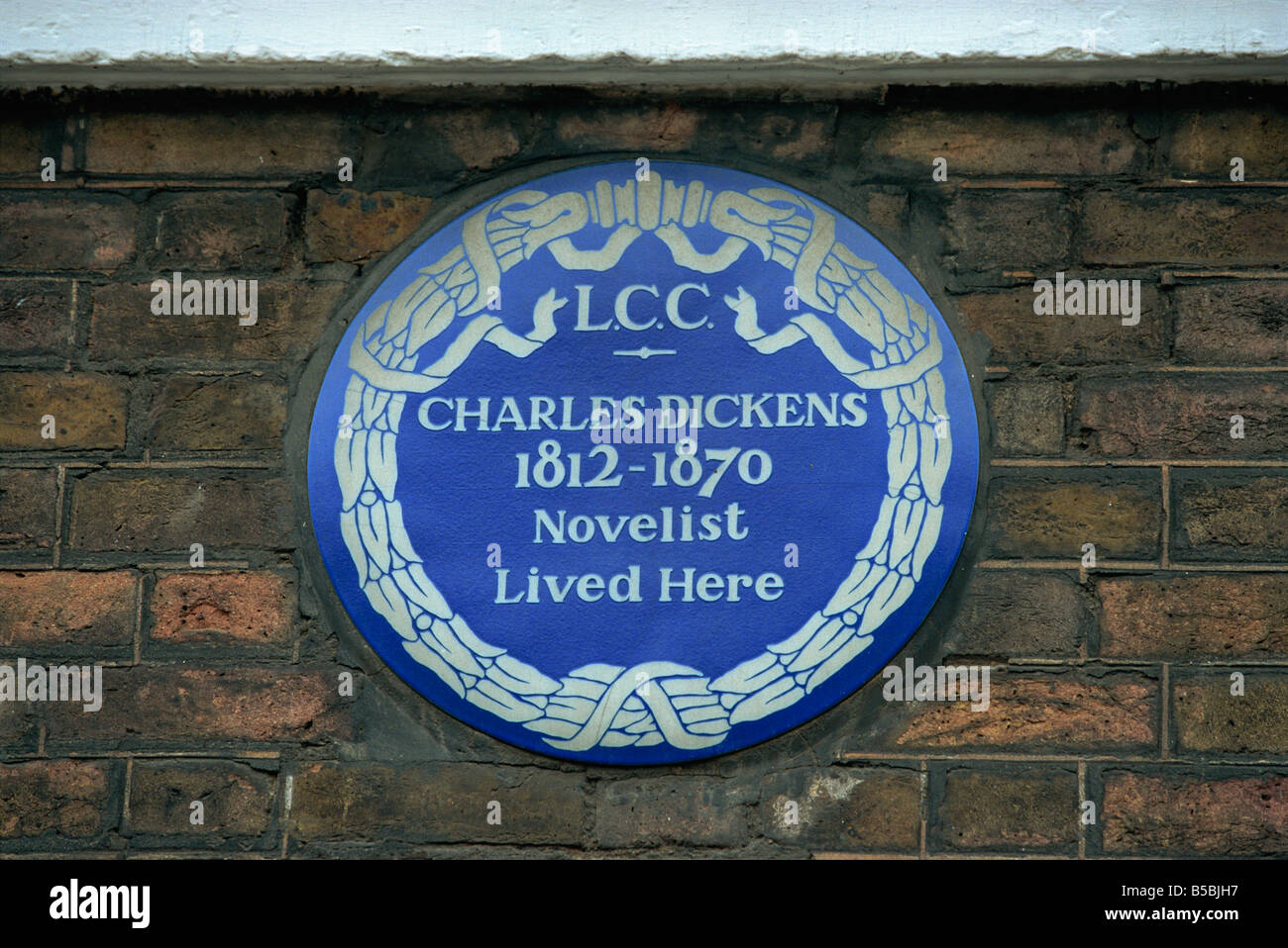 Blaue Plakette zum Gedenken an Charles Dickens, London, England, Europa Stockfoto