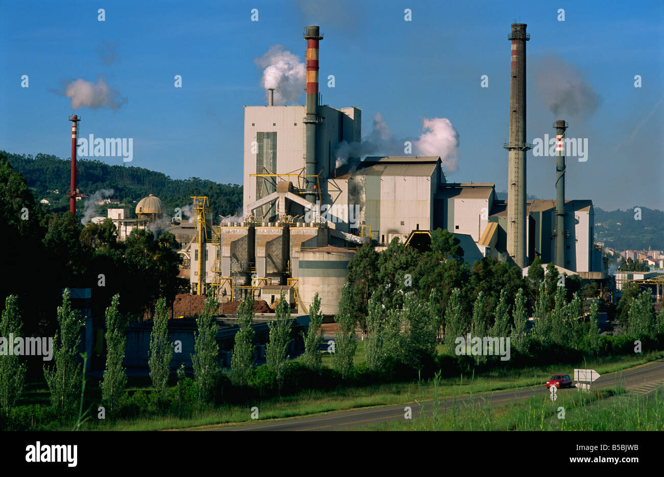 La Cellulosa, Riesen und duftende Papierfabrik, Pontevedra, Galizien, Spanien, Europa Stockfoto