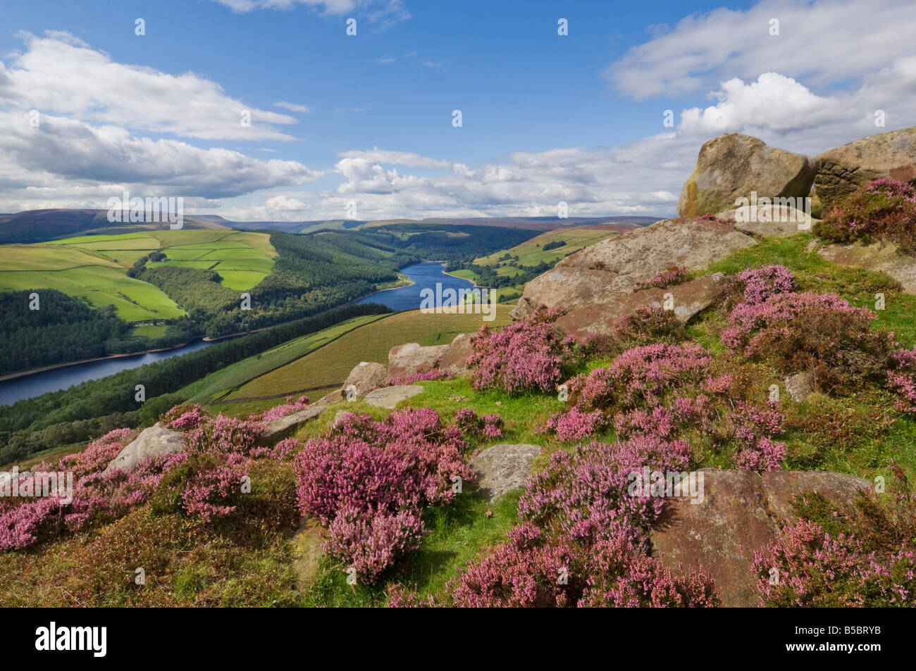Whinstone Lee tor Derwent Kante Ladybower Reservoir Derbyshire Peak District National Park England Derbyshire UK GB Europa Stockfoto