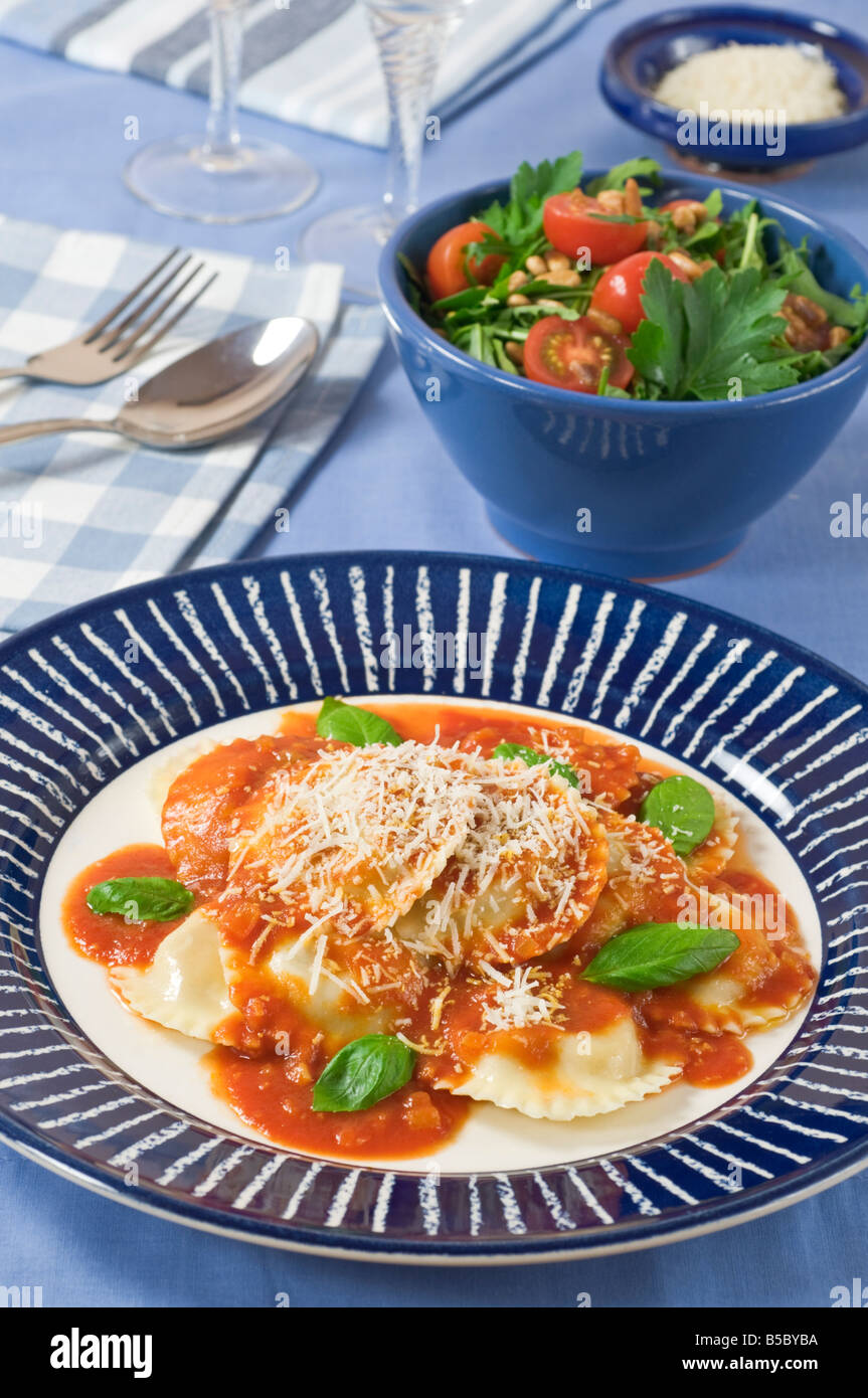 Ravioli-Nudeln in Tomatensauce Italien Food Stockfoto
