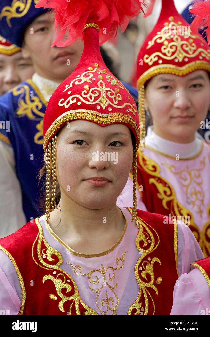 Mädchen jungen kasachischen nationalen Kleid Kasachstan Stockfoto
