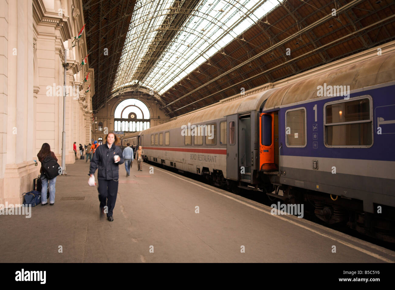 Plattform, Keleti Bahnhof, Budapest, Ungarn Stockfoto