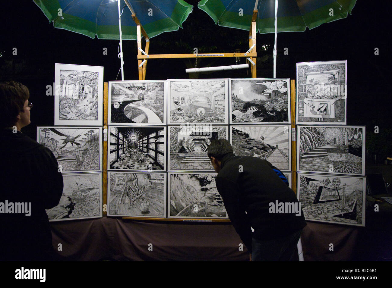 Feder und Tinte Kunstwerk von Ian Cooper zum Verkauf am Innenhafen in Victoria, British Columbia, während große Schiffe Festival Stockfoto