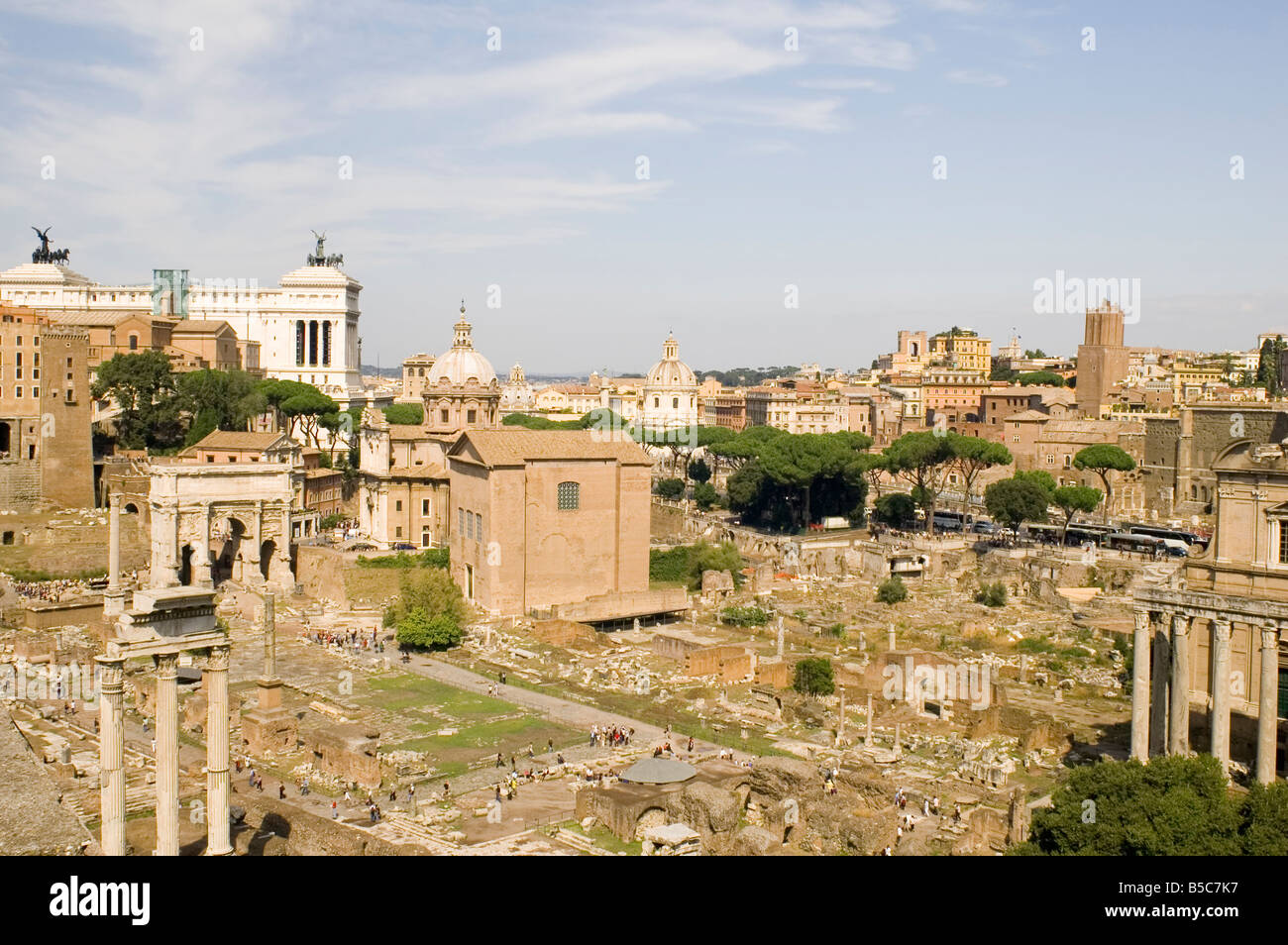 Italien ältere römische Forum am blauen Himmel Stockfoto