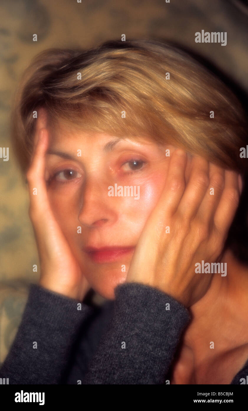 Weichzeichner-Porträt von attraktiven 50-etwas Engländerin. Stockfoto