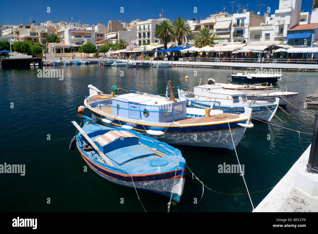 Angelboote/Fischerboote auf See Überlieferung Agios Nikolaos Kreta Griechenland Stockfoto