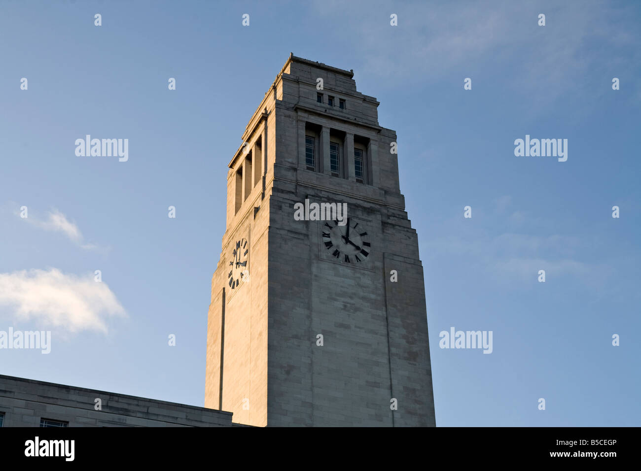 Der Uhrturm an die Parkinson building, University of Leeds. Stockfoto