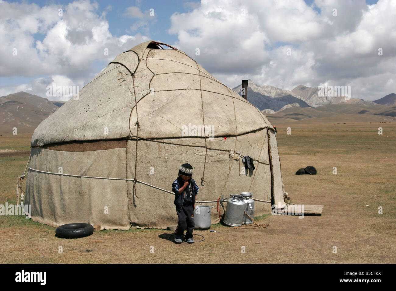 Kirgisischen Jurten, See Lied-Kol, Tien Shan Berg, Kirgisien, Zentralasien Stockfoto