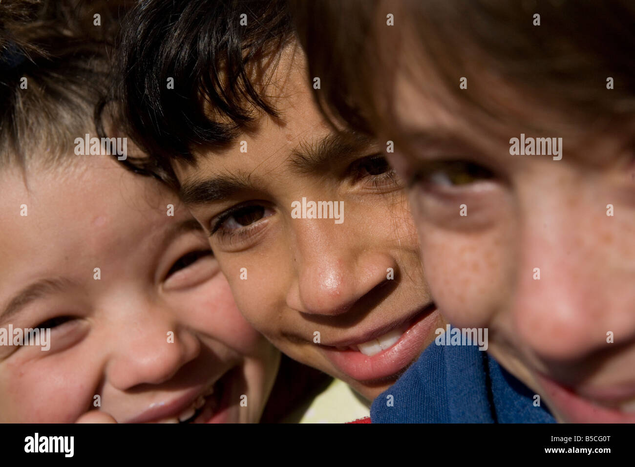 Kinder im Waisenhaus von Bogdanesti, Rumänien, Oktober 2008 Stockfoto