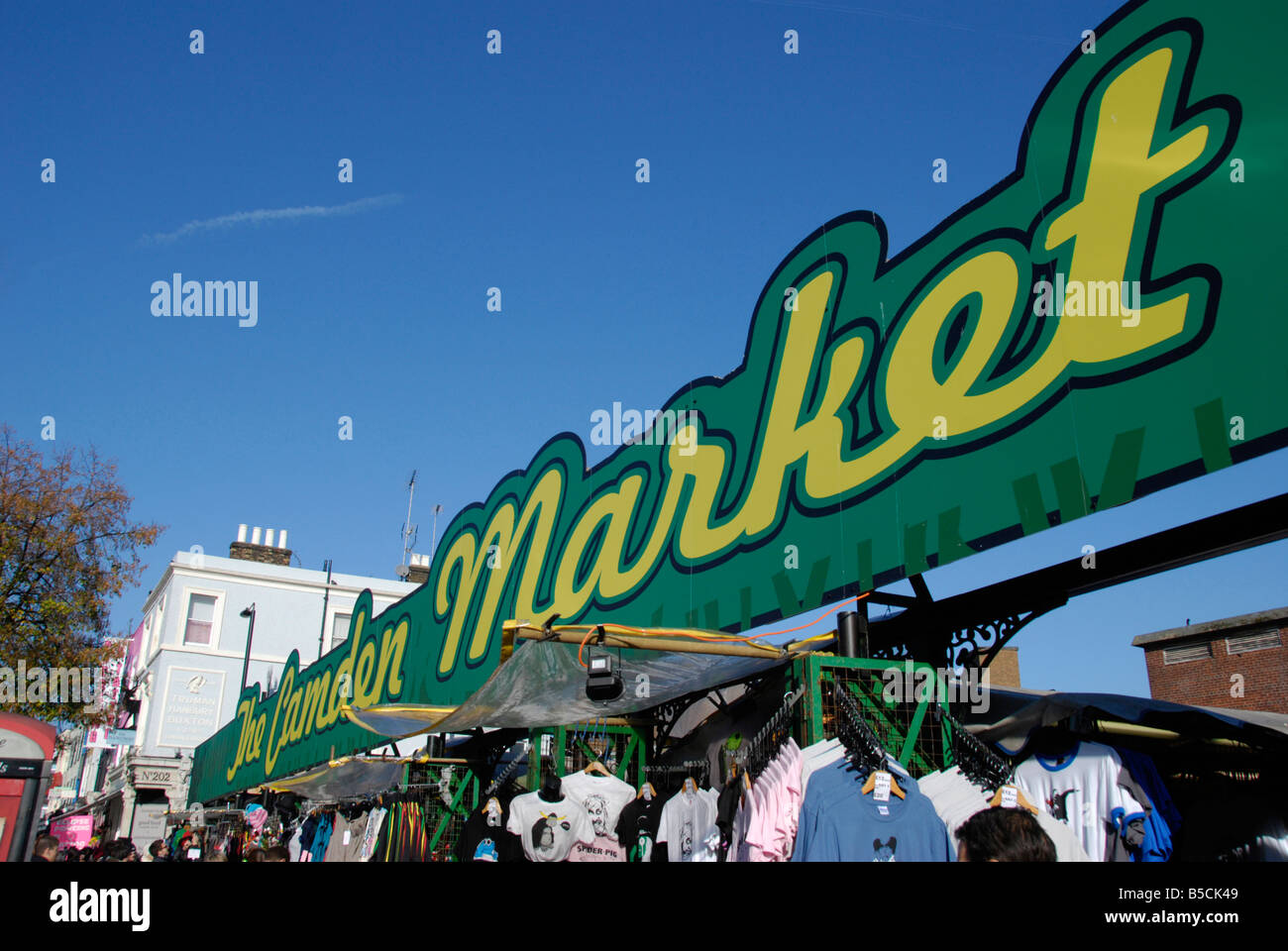 Camden Market-Schild oben Stände Camden Town London England Stockfoto