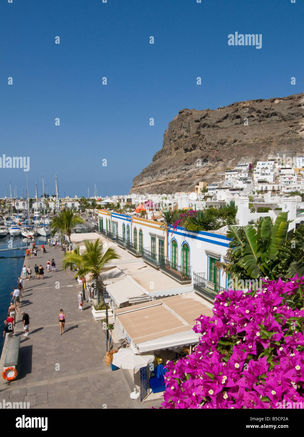Puerto de Mogan Blick über Luxus-Hafen, Promenade und Restaurants in Puerto de Mogan Gran Canaria Kanaren Spanien Stockfoto