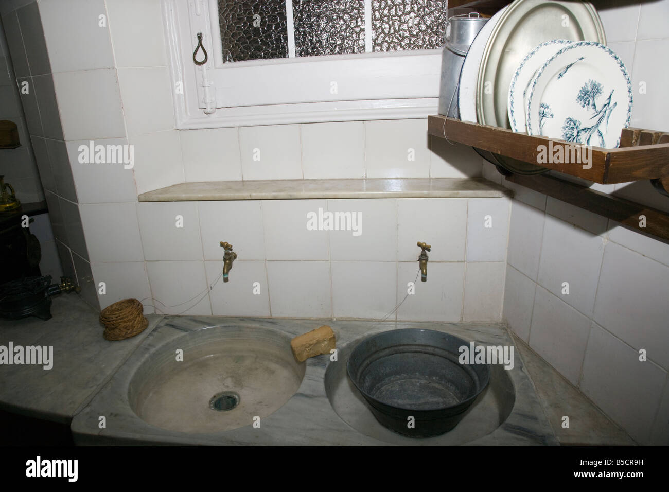 Antikes Waschbecken Stockfotos & Antikes Waschbecken Bilder - Alamy