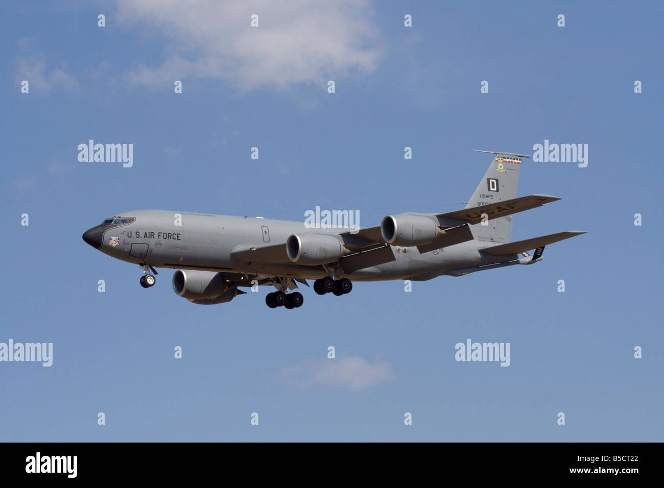 Militärische Luftfahrt. Boeing KC-135 Stratotanker R Versorgung in Flug Flugzeug der United States Air Force Stockfoto