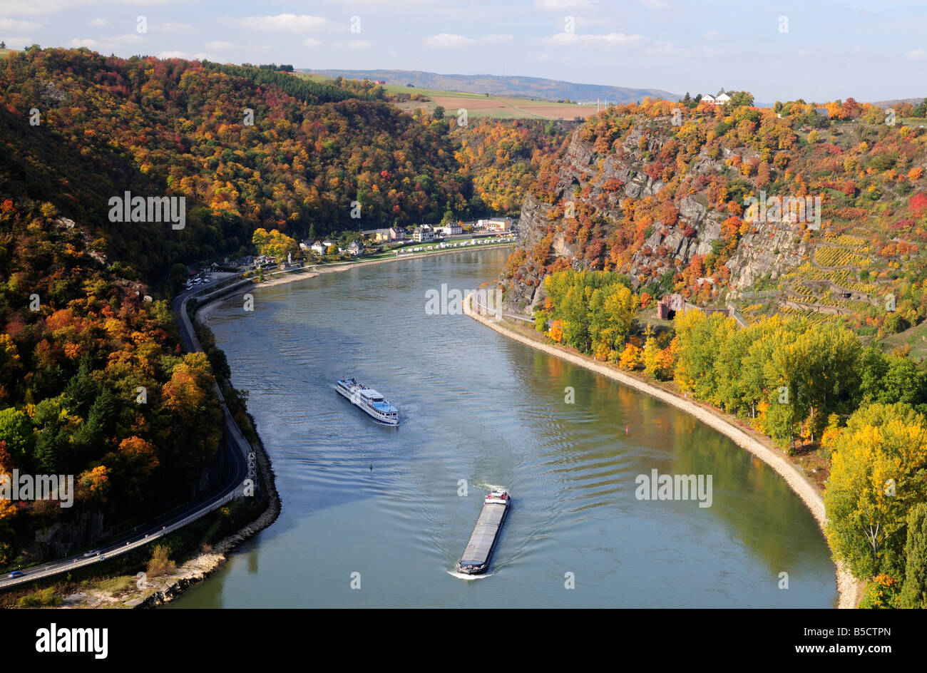 Schiffe, die berühmten Loreley-Felsen, Rhein, Deutschland Stockfoto