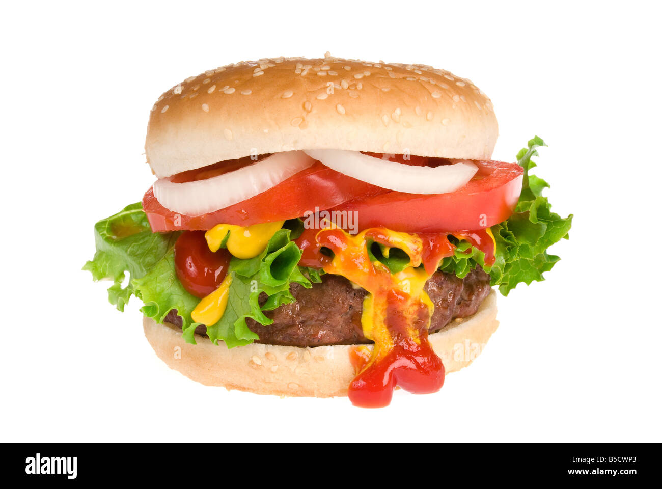 Einen dicken frische und saftige Hamburger mit allem Drum und dran isoliert auf weiss Stockfoto