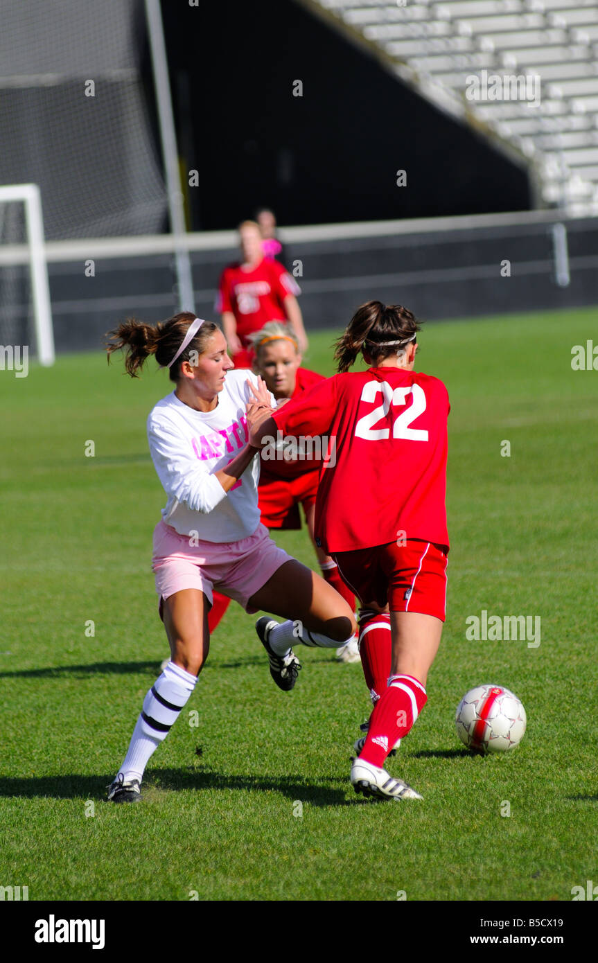 Mädchen-College-Fußball-Spiel mit Otterbien und Hauptstadt Colleges gespielt Crew Stadium, Columbus Oh Stockfoto