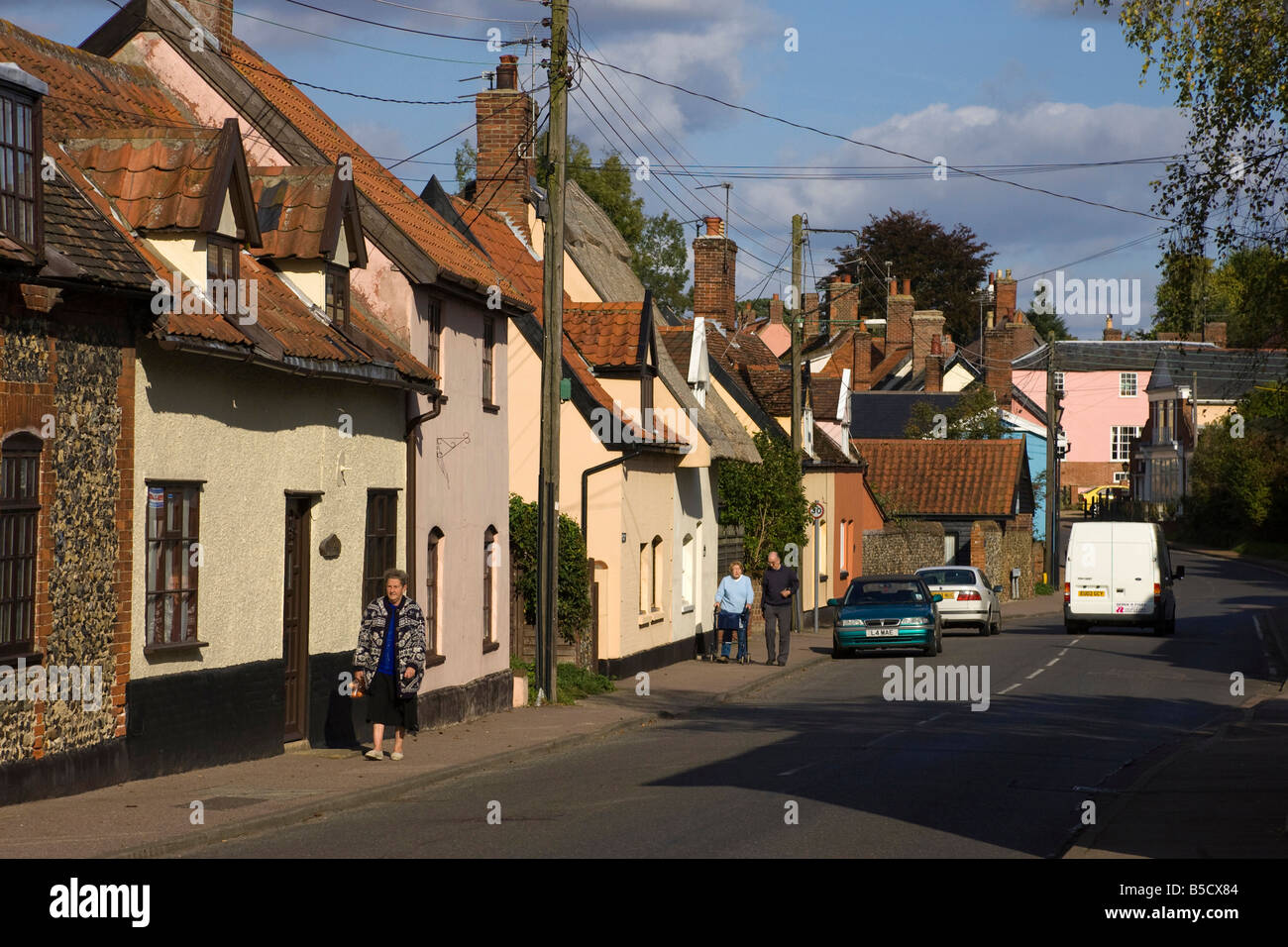 Straße in Rickinghall Dorf in Suffolk UK Stockfoto