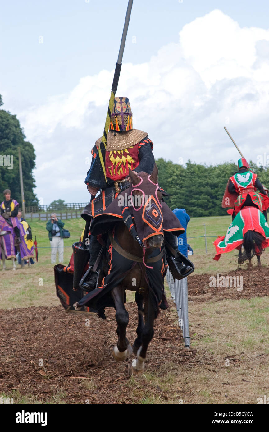 Ritter auf Pferd bei einem Turnier Stockfoto