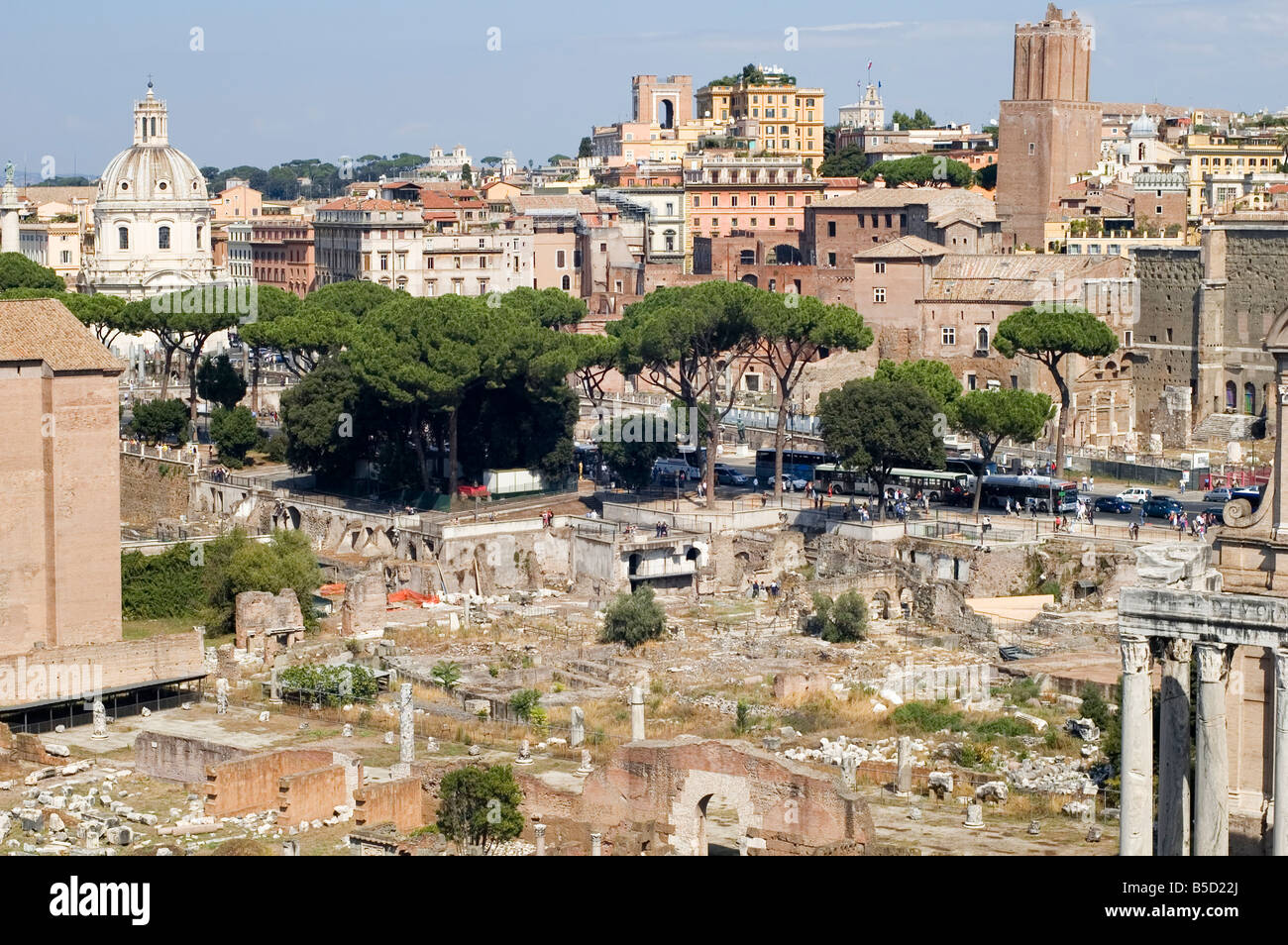 Italien ältere römische Forum am blauen Himmel Stockfoto
